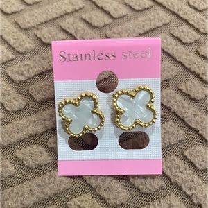 Designer Inspired VCA mother of Pearl clover earrings!